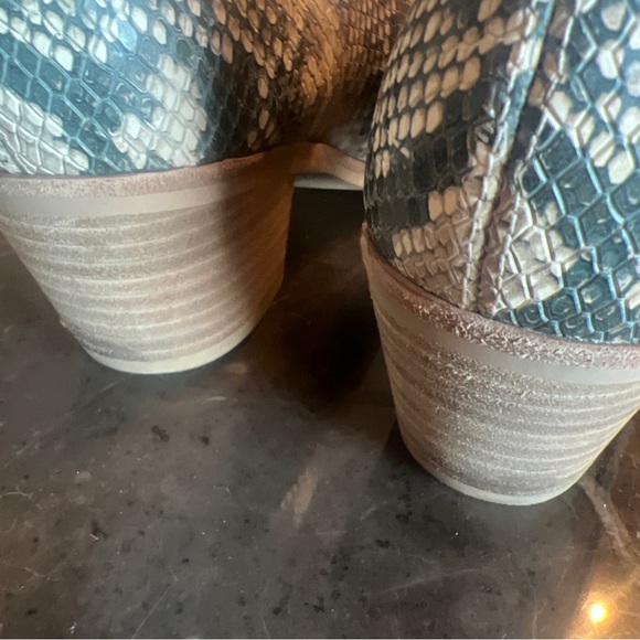 Dolce Vita  size 6.5 Sonni Booties. - Picture 8 of 10